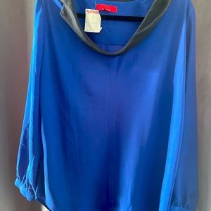 Cobolt blue blouse with black collar.